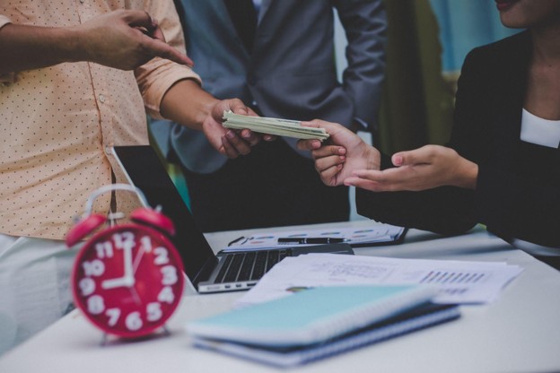 Hourly Financial Planning vs AUM for Institutions and Nonprofits